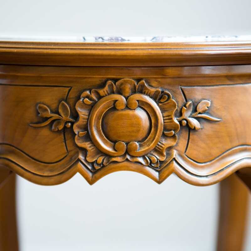 Pedestal table Saumur Louis XV style