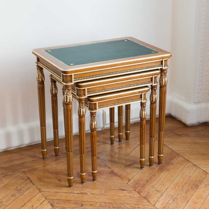 Lounge table Gigogne carved Louis XVI style