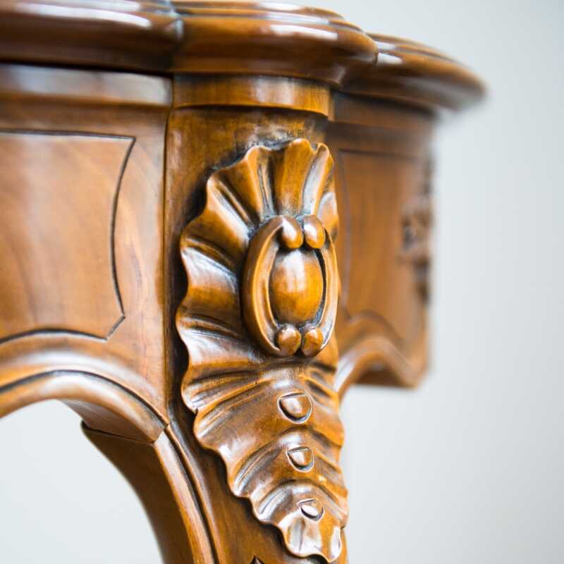 Pedestal table Saumur Louis XV style