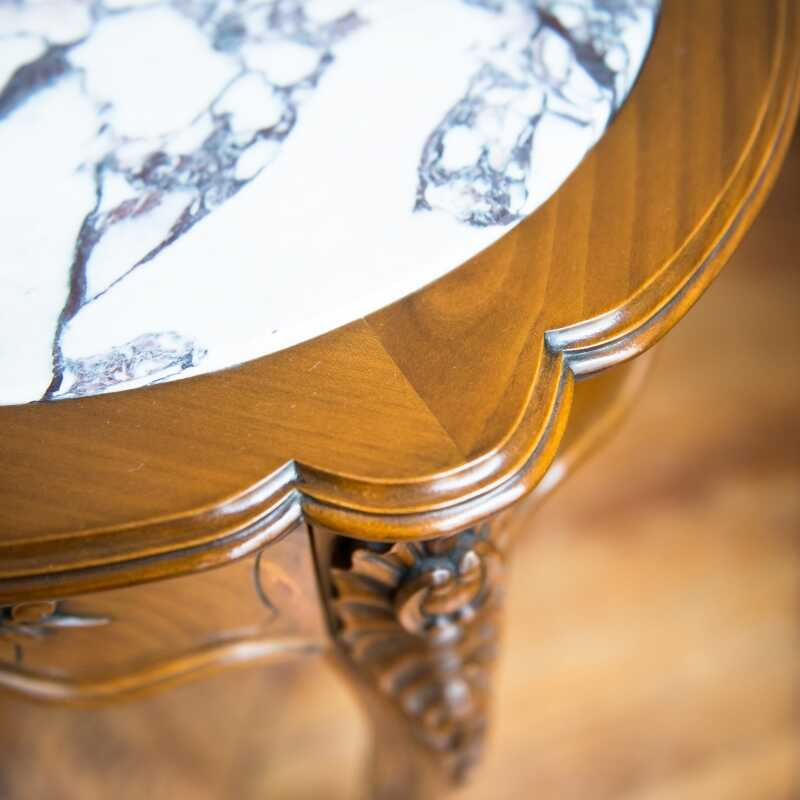 Pedestal table Saumur Louis XV style